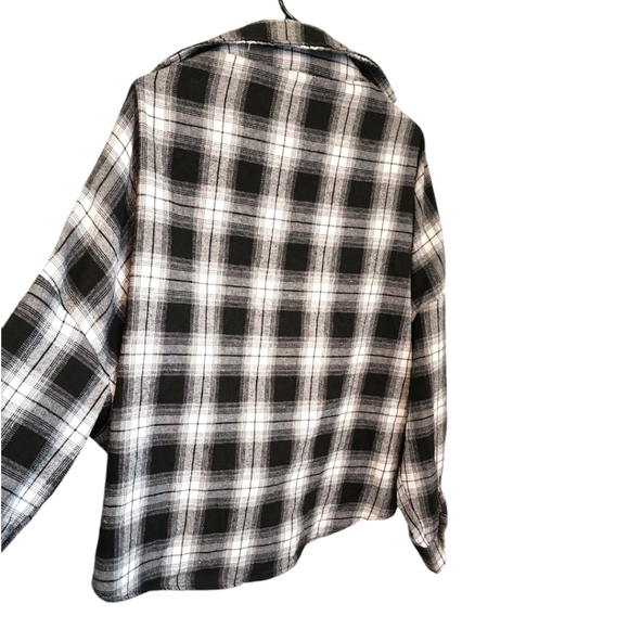 🎁SHEIN Flannel Button up Shirt with Front Tuck in Style - Picture 4 of 4